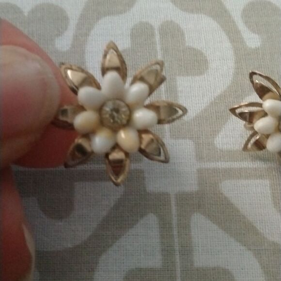 Vintage Earrings  - Picture 2 of 4